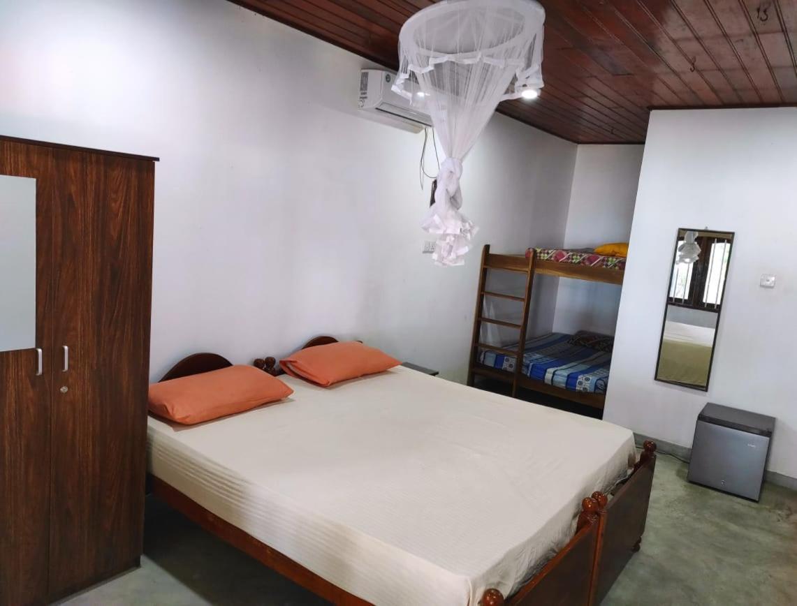 Blue Corals Beach Bungalow Matara Eksteriør bilde