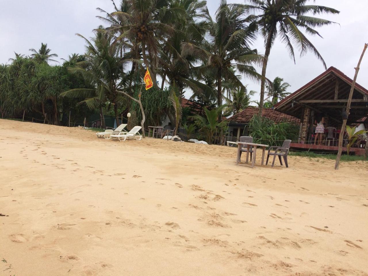 Blue Corals Beach Bungalow Matara Eksteriør bilde